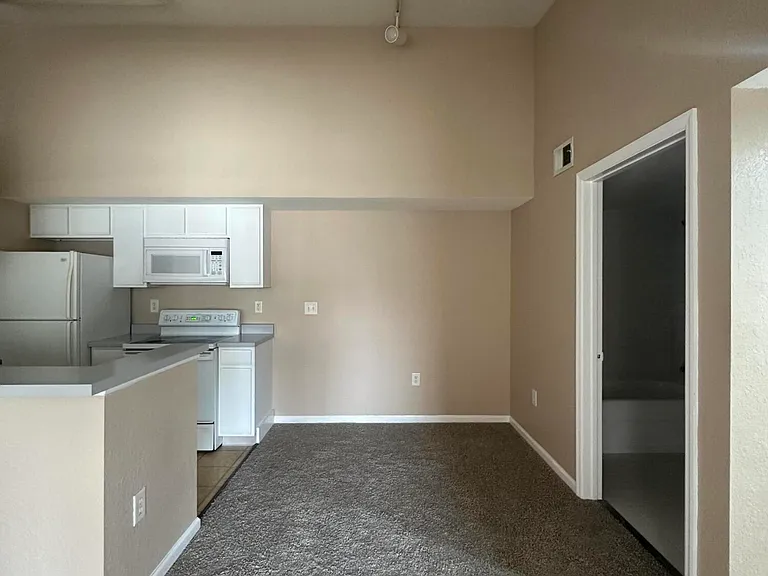 141 SW Palm Dr #202 — Photo 9