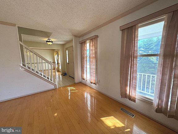 2nd image of 2530 Klockner Rd