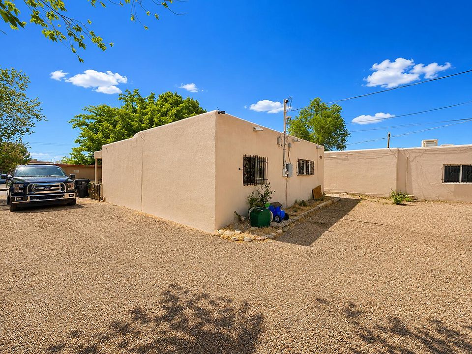 2nd image of 616 & 618 Mesilla St SE