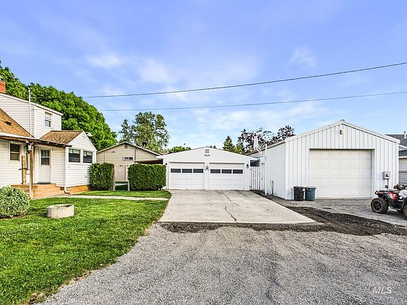 3rd image of 3422 6th St