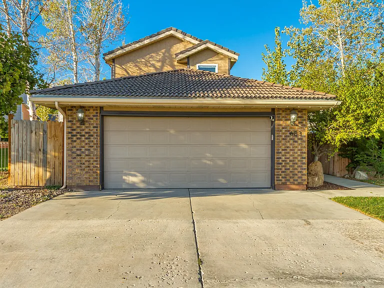 683 Seymore Dr — Photo 1