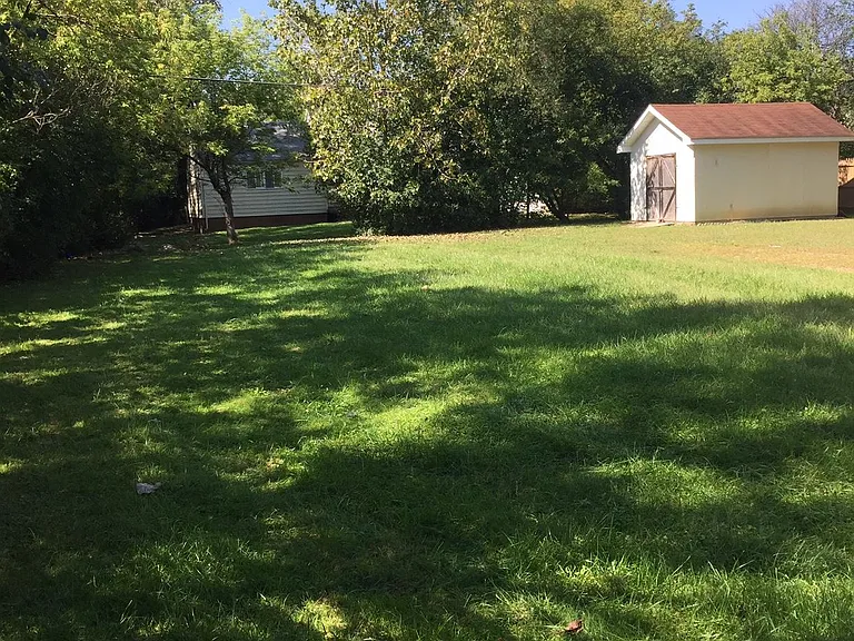 22485 Tulane Ave — Photo 4