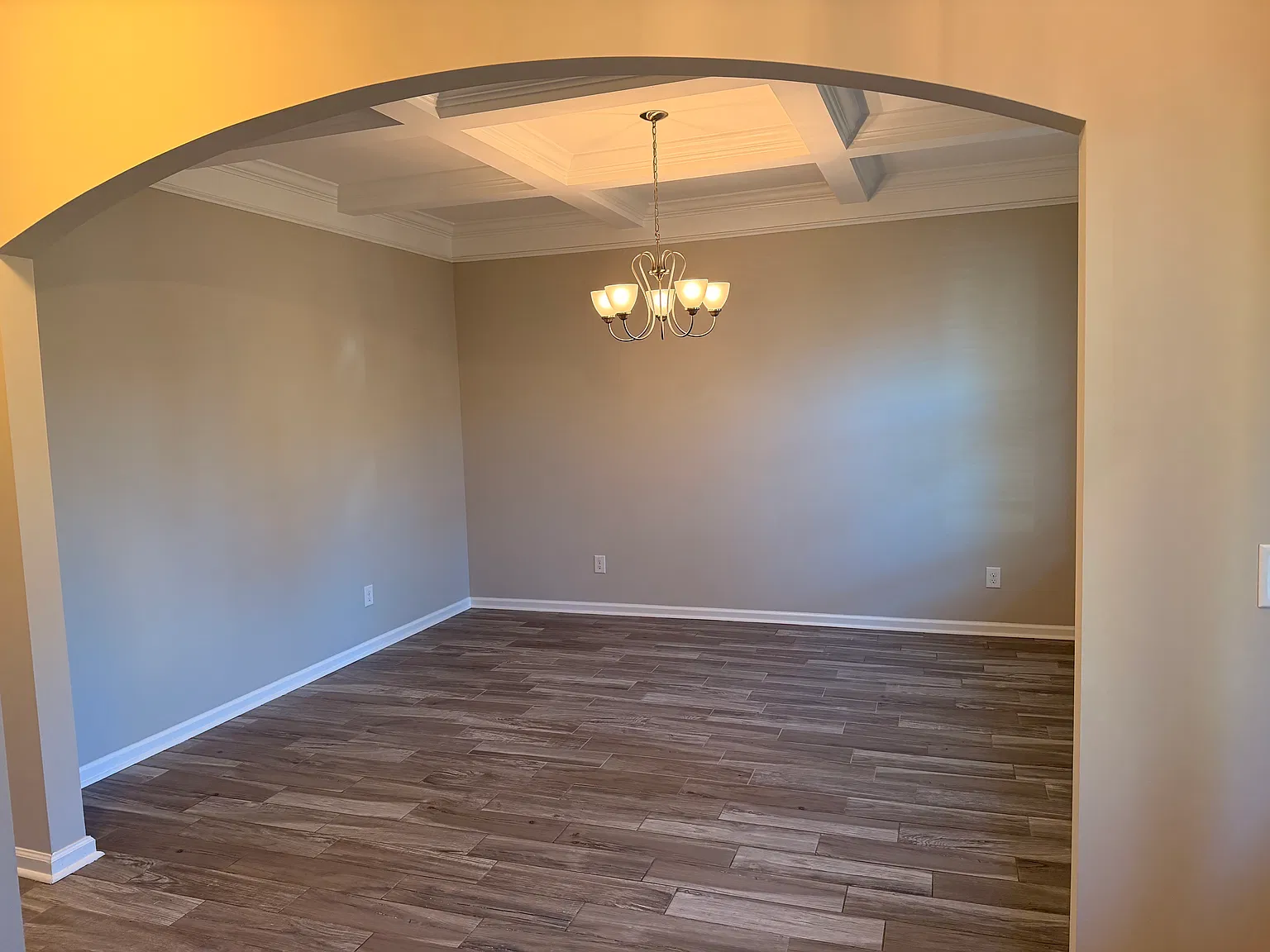 4 bed, 2492 sqft, $2,700 — Photo 2