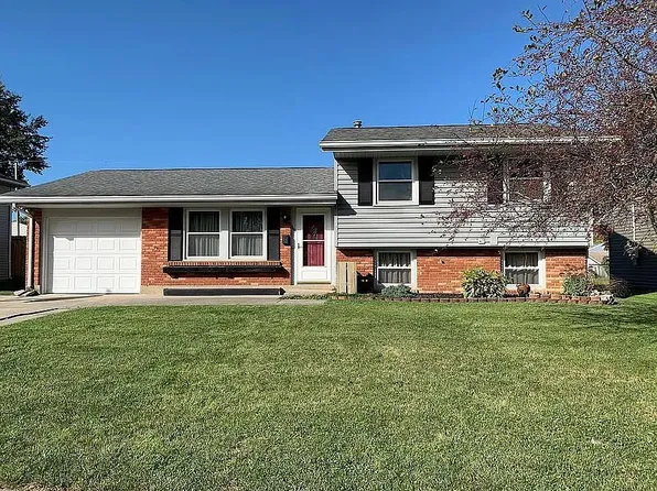 1149 Robinhood Dr, Bucyrus, OH 44820