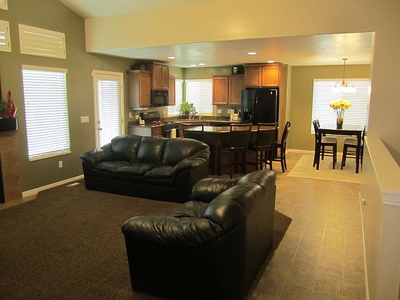 Family room 1