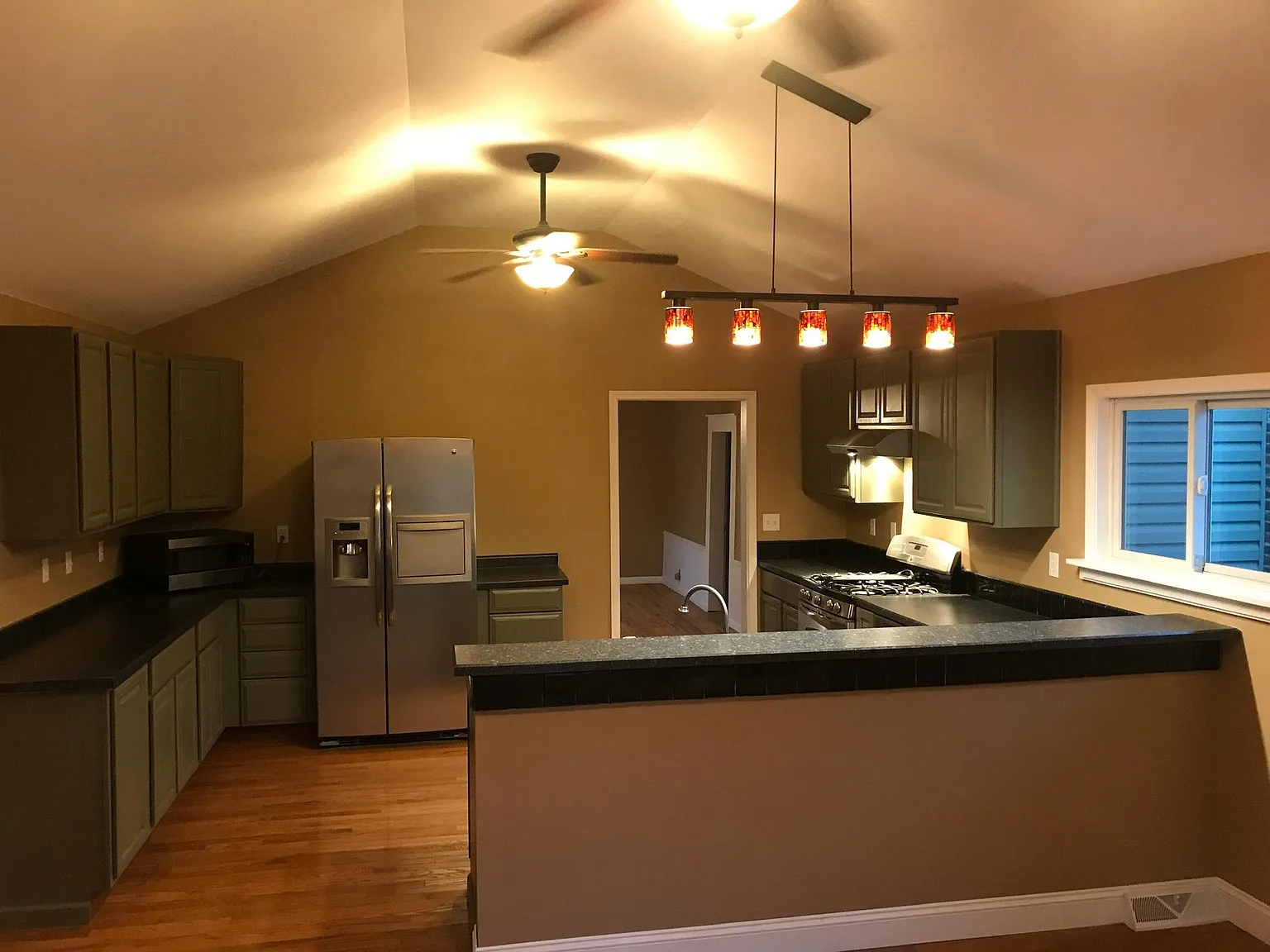 3 bed, 1536 sqft, $1,850 — Photo 2