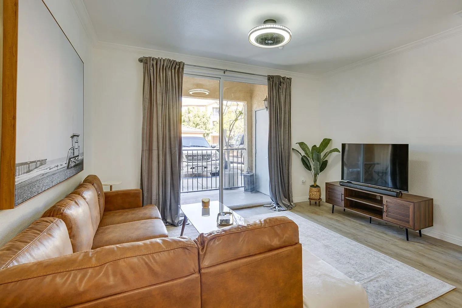 1 bed, 1.0 bath, 796 sqft, $3,536 — Photo 3