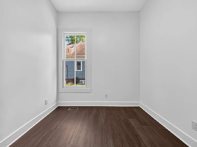 2807 Beacon Ave — Photo 13