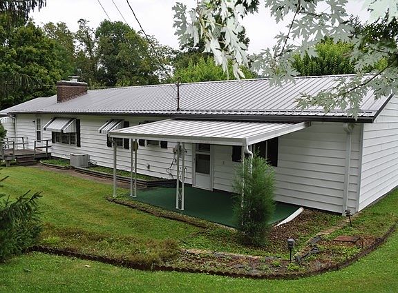 3rd image of 300 Pine Dr