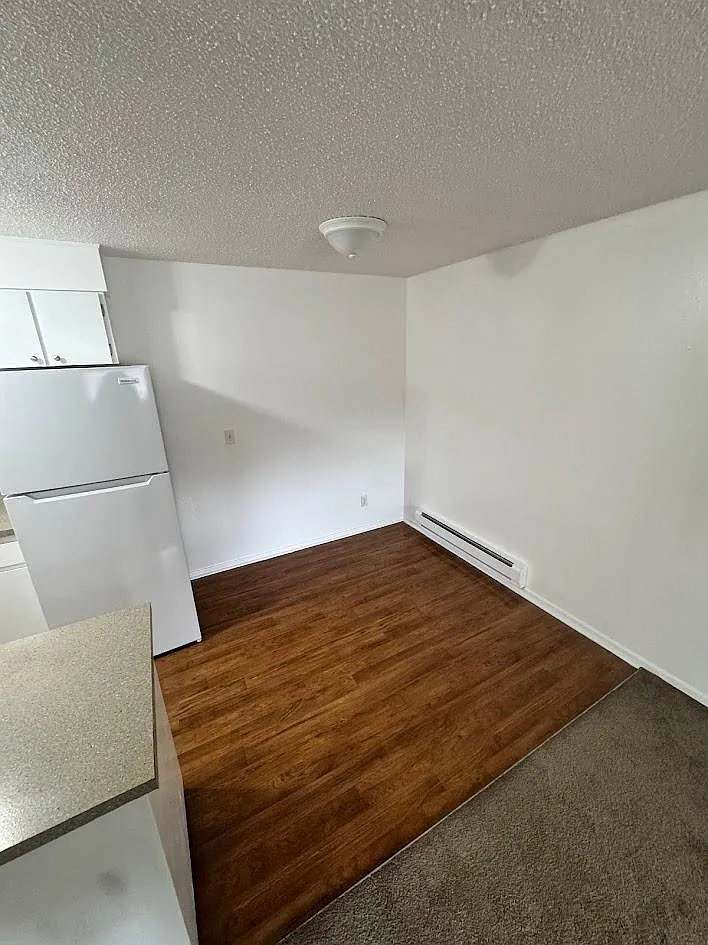718 State Ave N - Duchess 16 — Photo 3