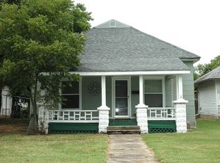 1327 Appleton Ave, Parsons, KS 67357