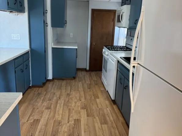 915 Adams Ave #1/2, Eveleth, MN 55734