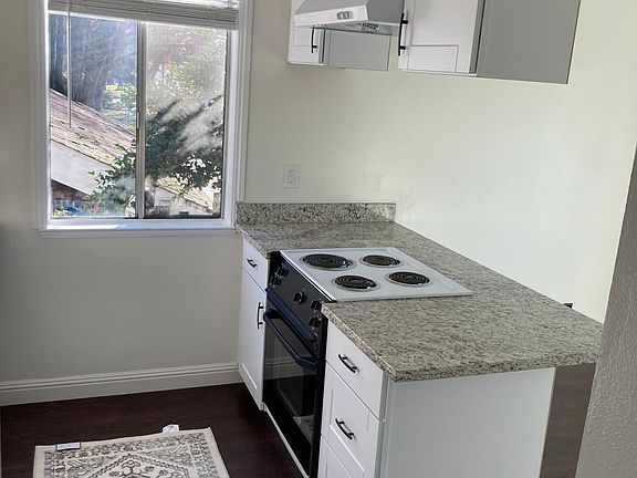 4th image of 1127 W St APT 4