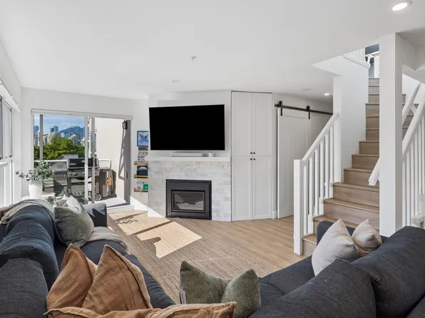 933 W 8th Ave #103, Vancouver, BC V5Z 1E4