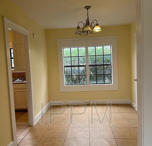 284 Corona Crescent St — Photo 6