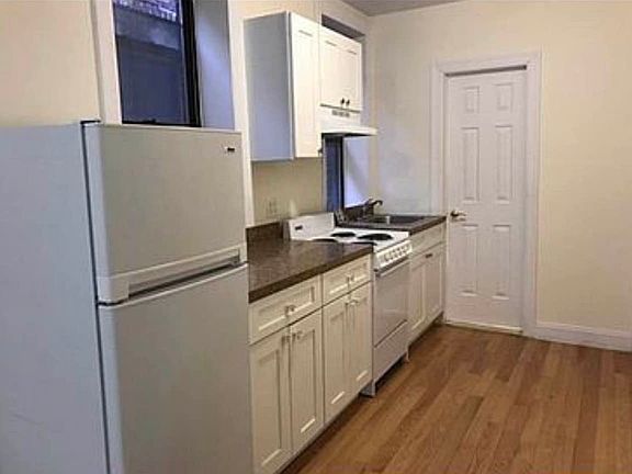 3rd image of 218 E 27th St APT 18