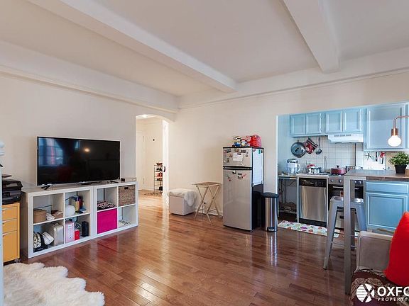 3rd image of 211 E 35th St APT 6A