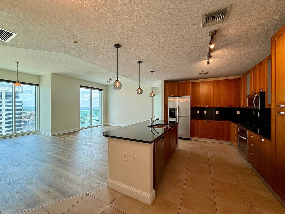 1431 Riverplace Blvd #3402