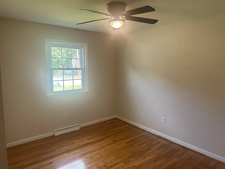 2516 Newport Ave — Photo 6