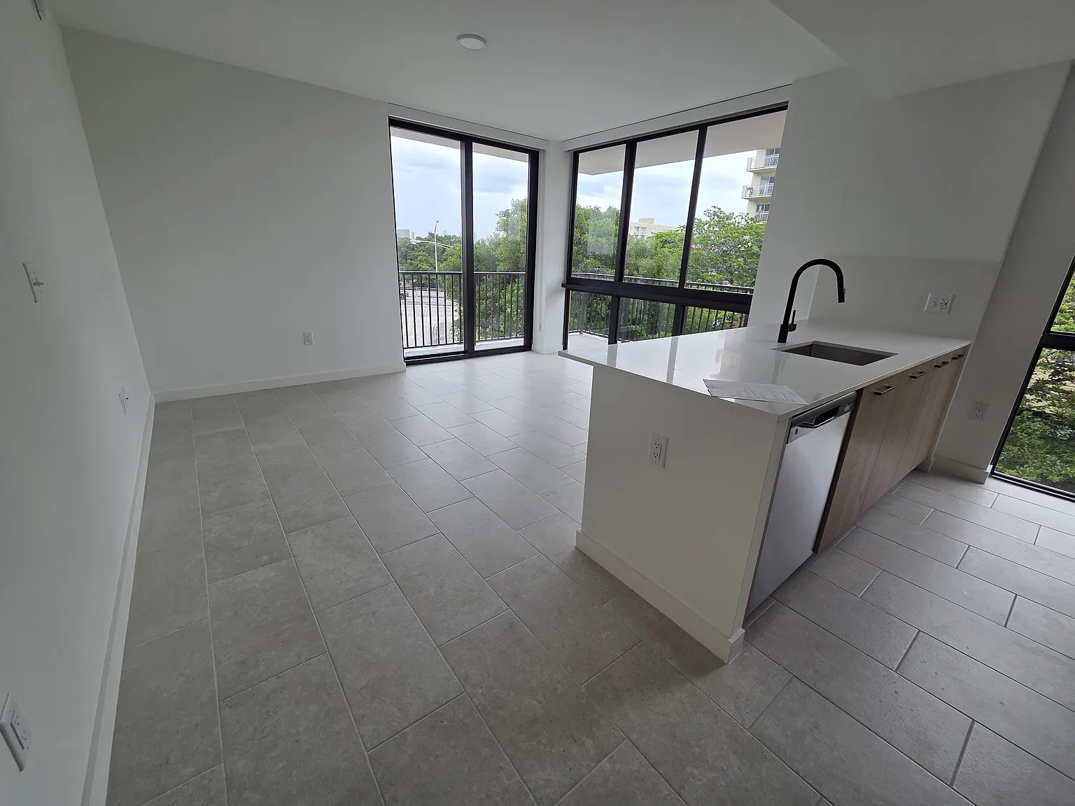 3 bed, 1258 sqft, $3,999 — Photo 2