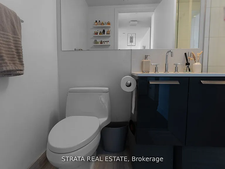 42 Charles St E #2801 — Photo 13