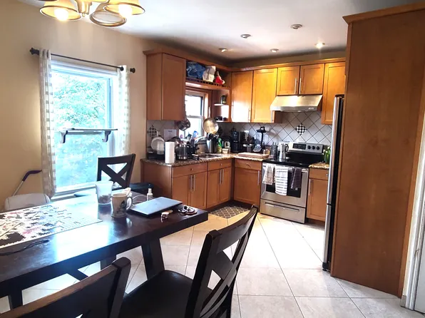 30-01 Astoria Boulevard image 3 of 13