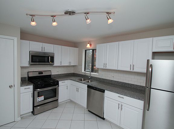 4th image of 6010 Lake Bluff Dr Unit 302
