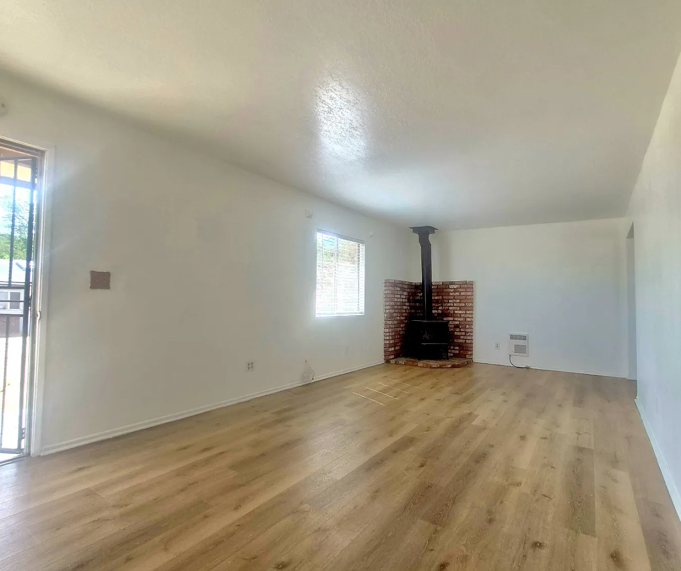 2 bed, 1000 sqft, $2,150 — Photo 2