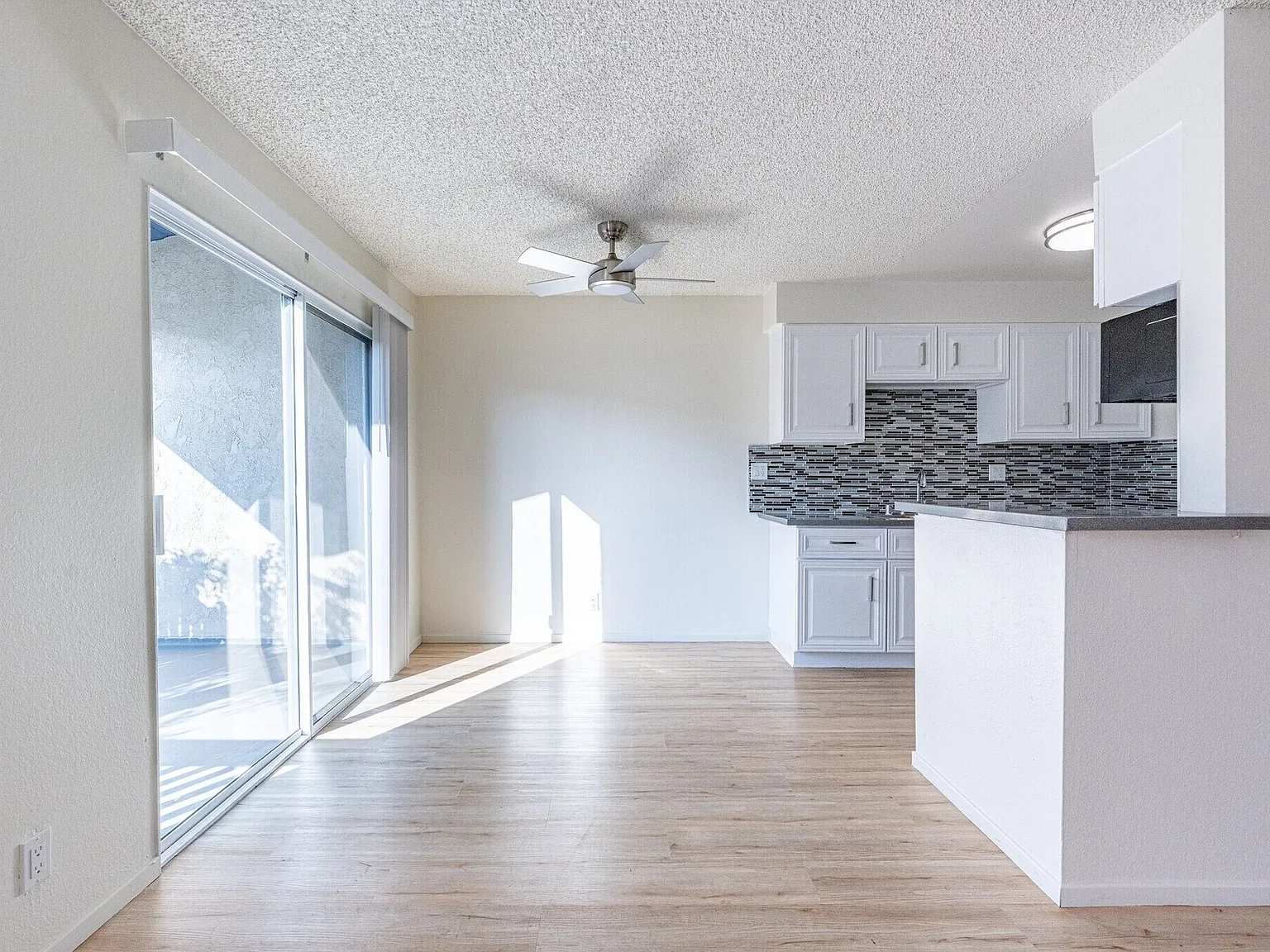 Harmony Court Apartments — Photo 4