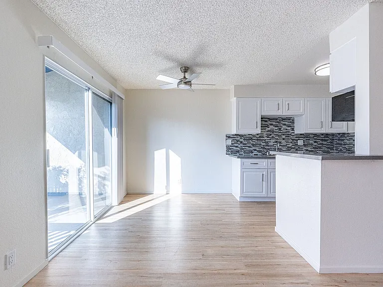 Harmony Court Apartments — Photo 4