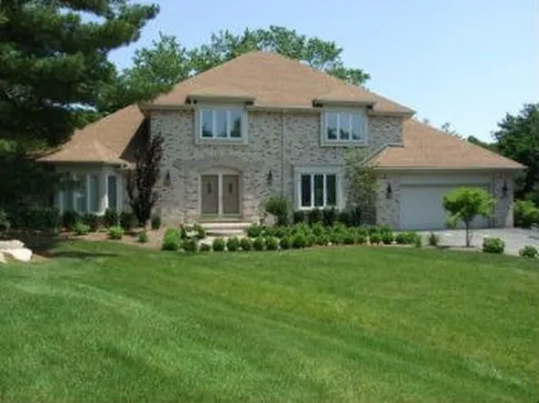 4776 S Knoll Ct, West Bloomfield, MI 48323