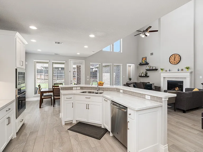 740 Dover Dr — Photo 9