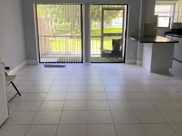 1195 NW 16th Ave #10, Boca Raton, FL 33486
