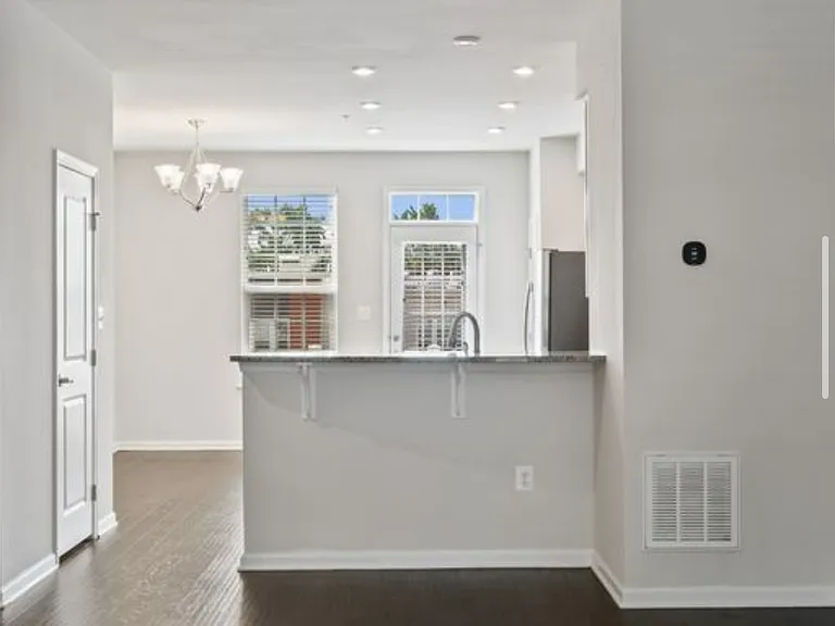 1221 Trenton Pl SE — Photo 5