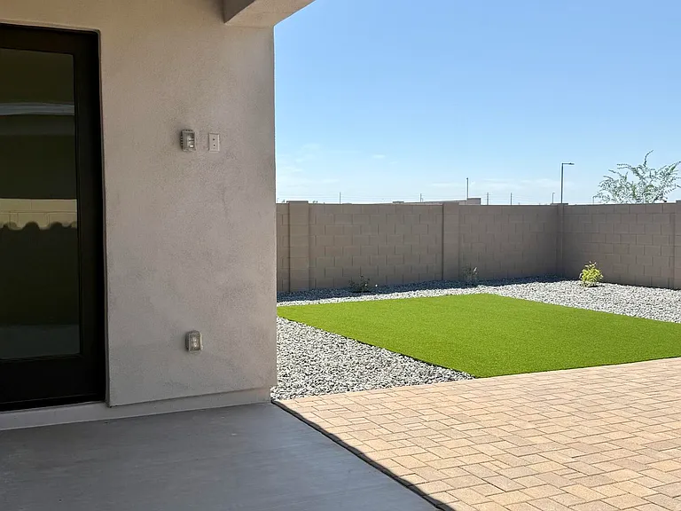 2933 E Mission Ln — Photo 20