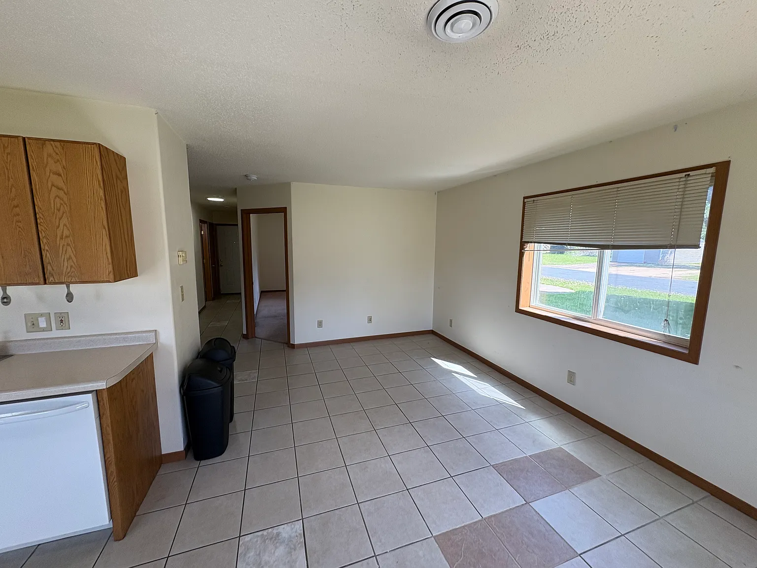 6 bed, $2,500 — Photo 4