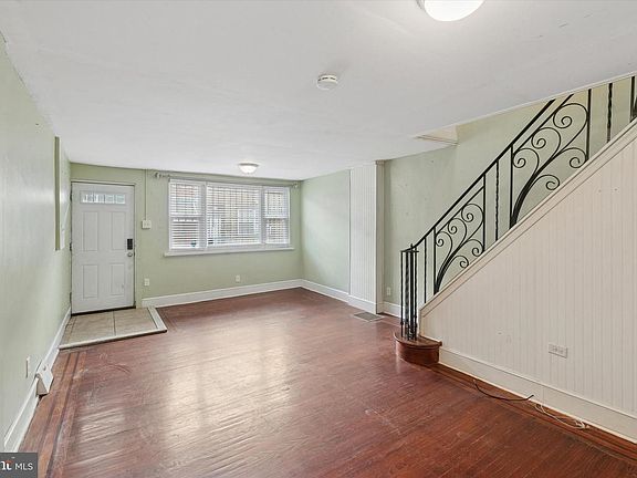2nd image of 933 Cantrell St