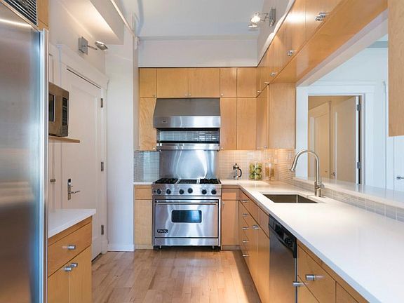 5th image of 27 N Moore St APT 6D