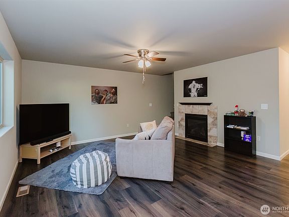 4th image of 244 NE Tronson Circle