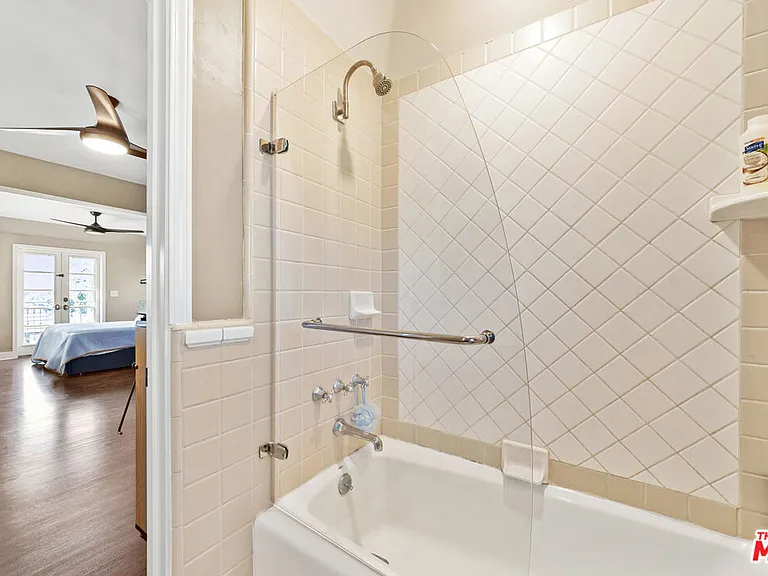 401 N McCadden Pl — Photo 37