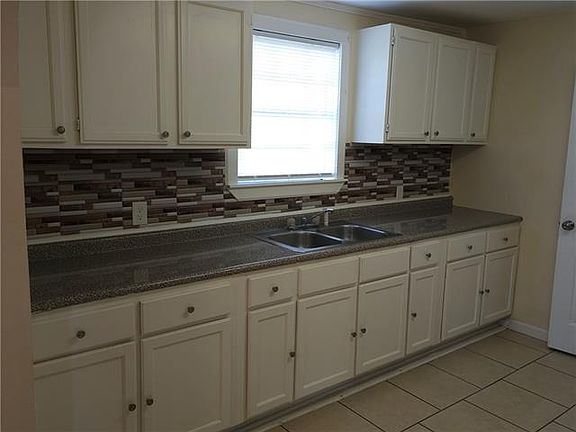 4th image of 290 E 27th St