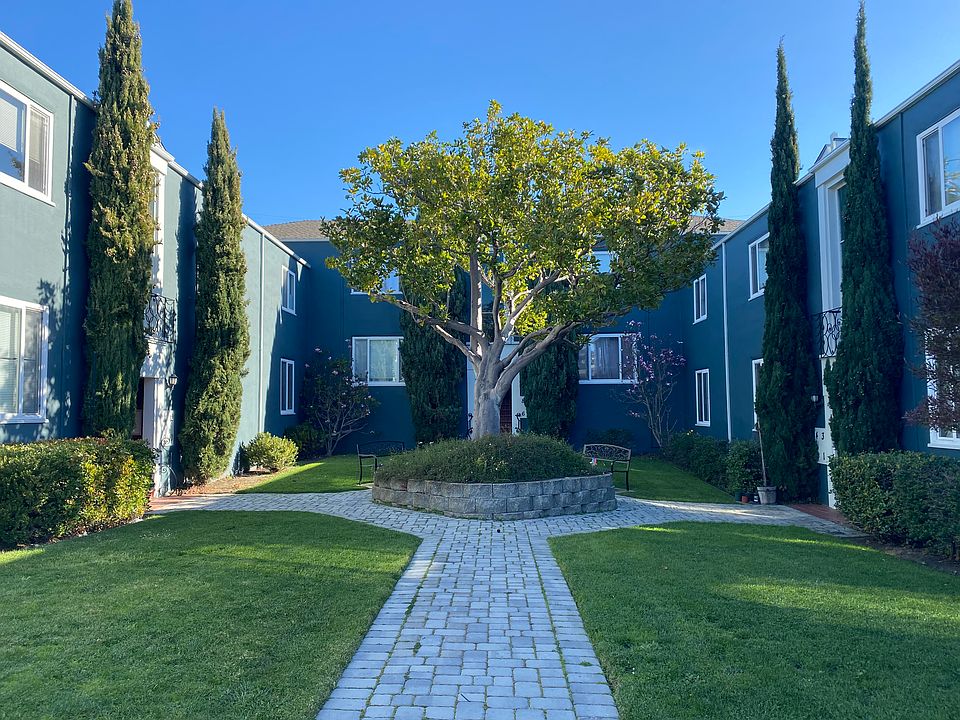 1010 Magnolia Courtyard