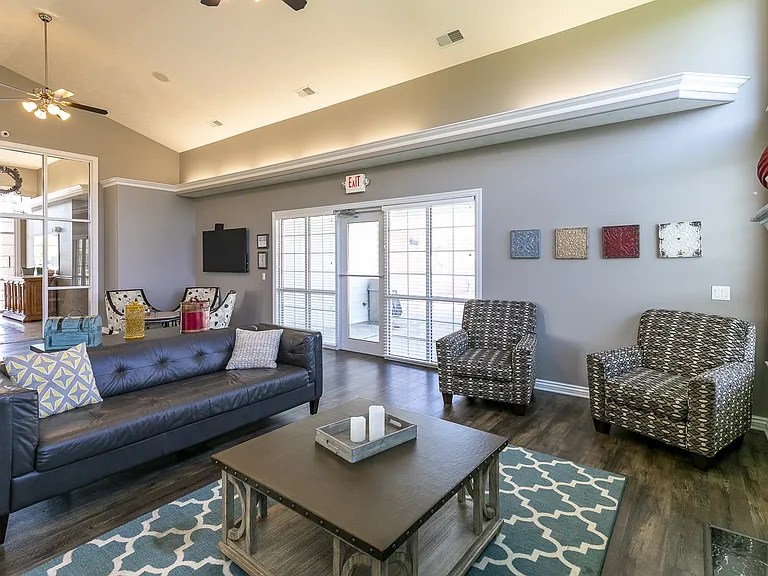 Lexington Ridge Apartments — Photo 14