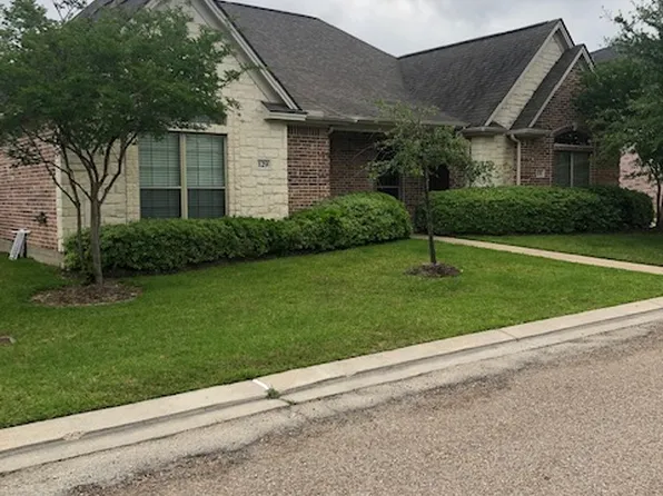 129 Kleine Ln, College Station, TX 77845