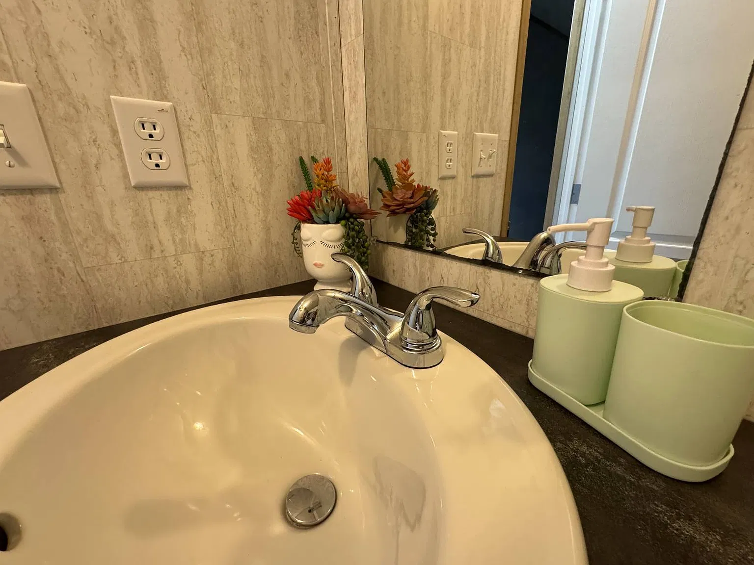 2 bed, 2.0 bath, 960 sqft, $1,250 — Photo 4