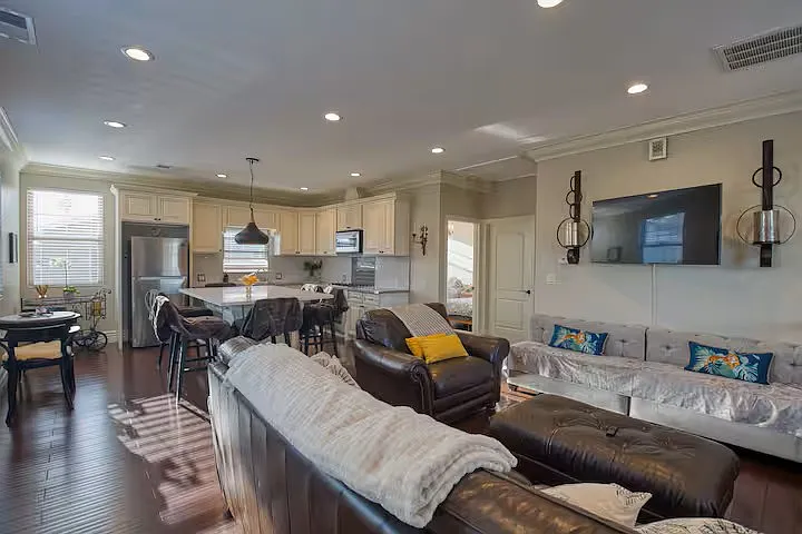 2 bed, 900 sqft, $3,500 — Photo 2