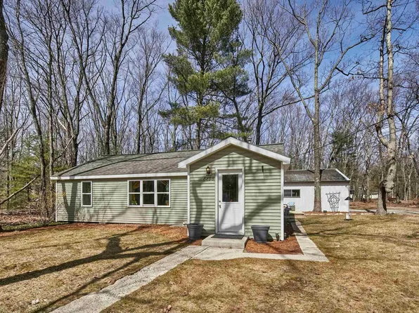 8898 Vagabond Ln, Interlochen, MI 49643