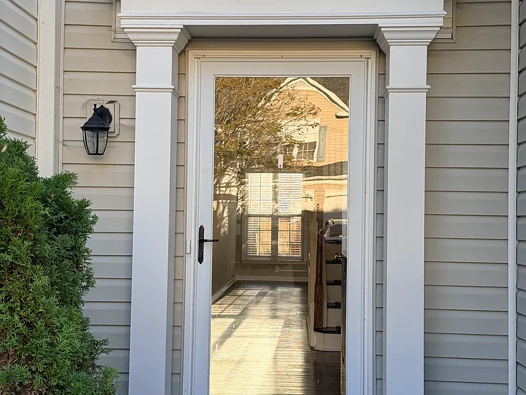 240 Regent Sq — Photo 23