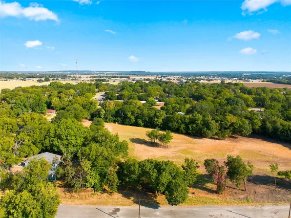 1505 Park St, Clifton, TX 76634