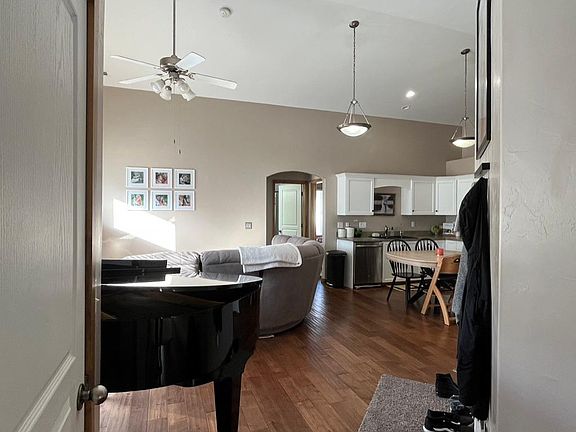3rd image of 4179 N Pilgrims Cir